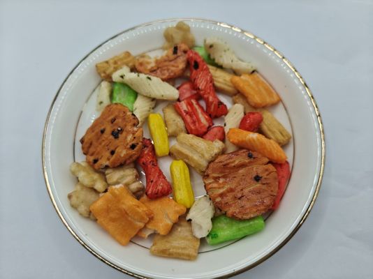 मूल अनुकूलित स्वाद मिश्रित चावल क्रैकर्स विविधता पैक तेल सामग्री के साथ थोक पैकेजिंग