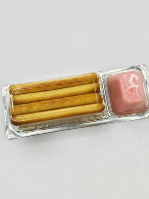 असली स्ट्रॉबेरी प्यूरी के साथ स्ट्रॉबेरी डिप क्रिप्स और कैल्शियम समृद्ध गैर-जीएमओ बच्चों के लिए लंच बॉक्स ट्रीट