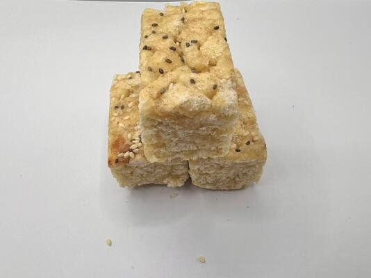 साक़ीमा पेस्ट्री पारंपरिक चीनी शहद नाश्ता हल्का कुरकुरा कोई कृत्रिम स्वाद नहीं प्लीहा और पेट के लिए अच्छा