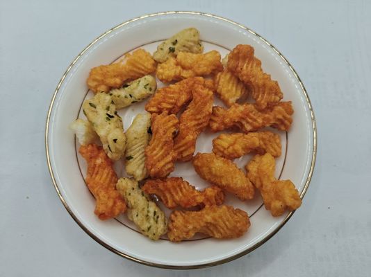 समुद्री शैवाल और सोया सॉस स्वाद फ्यूजन के साथ मिश्रित चावल क्रैकर्स