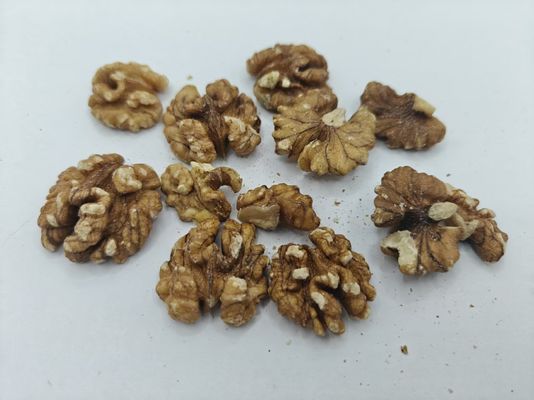 प्रीमियम रोस्टेड अनसोल्ड अखरोट के कर्नेल्स