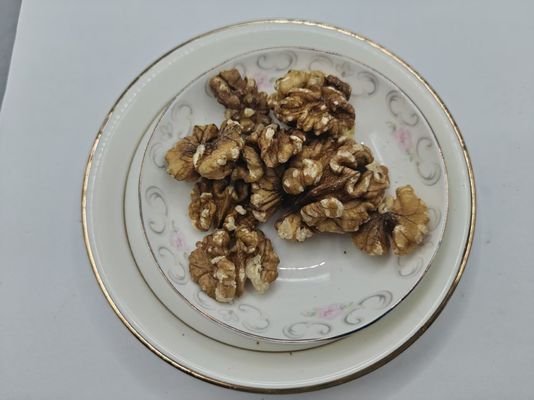 प्रीमियम रोस्टेड अनसोल्ड अखरोट के कर्नेल्स