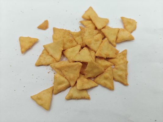 स्वस्थ प्राकृतिक आटा क्रंचिंग त्रिकोण काट