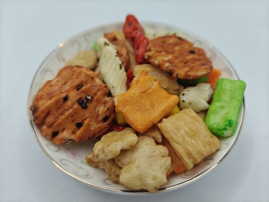 मूल अनुकूलित स्वाद मिश्रित चावल क्रैकर्स विविधता पैक तेल सामग्री के साथ थोक पैकेजिंग