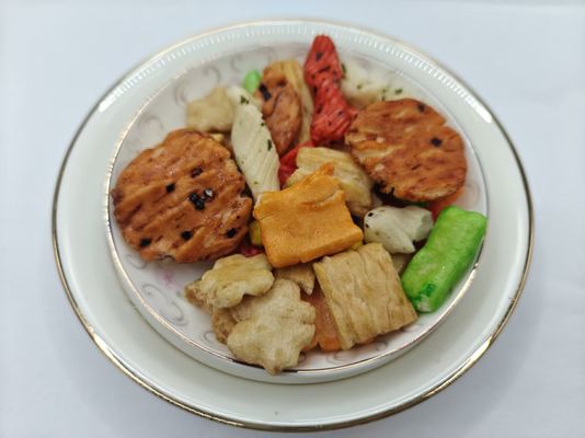 मूल अनुकूलित स्वाद मिश्रित चावल क्रैकर्स विविधता पैक तेल सामग्री के साथ थोक पैकेजिंग