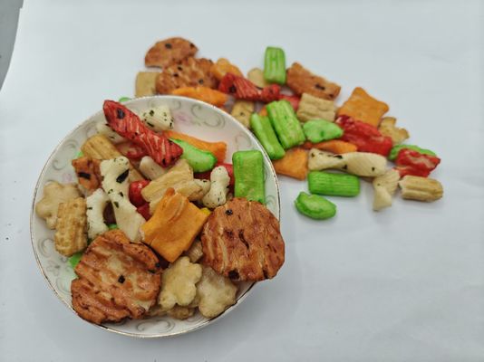 मूल अनुकूलित स्वाद मिश्रित चावल क्रैकर्स विविधता पैक तेल सामग्री के साथ थोक पैकेजिंग