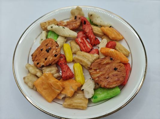 मूल अनुकूलित स्वाद मिश्रित चावल क्रैकर्स विविधता पैक तेल सामग्री के साथ थोक पैकेजिंग