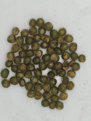 काले सोने के लहसुन से भरे हुए पन्ना हरे रंग के सोयाबीन