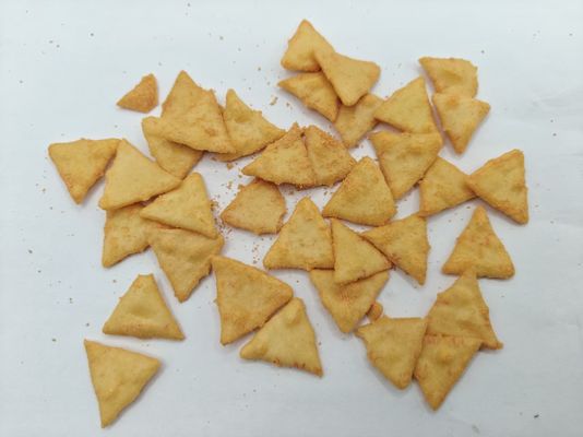 स्वस्थ प्राकृतिक आटा क्रंचिंग त्रिकोण काट